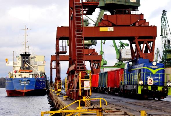 Oferty na poprawę kolejowego dostępu portów znowu wysokie