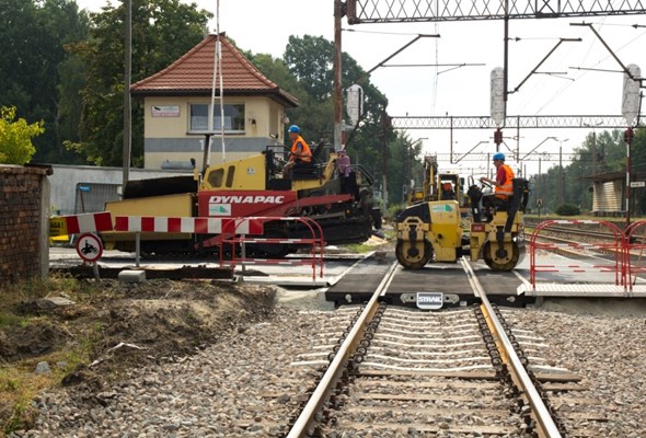Bezpieczniejsze 9 przejazdów kolejowo-drogowych w Śląskiem 
