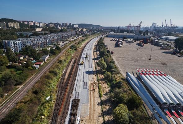 Morawiecki: Nowa infrastruktura kolejowa w Porcie Gdynia w ciągu 2,5 roku