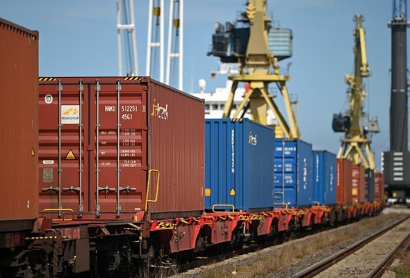 Transport środków do walki z koronawirusem ominął Polskę morzem Transport środków do walki z koronawirusem ominął Polskę morzem