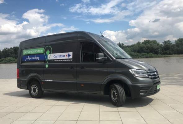 Zakupy dostarczy auto na prąd. Carrefour ruszy z testami 