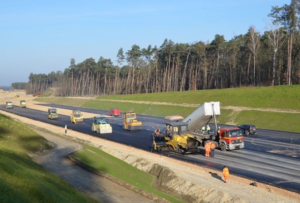 Na „chińskim” odcinku S14 jest pierwszy asfalt  