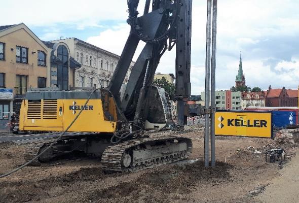 Palisada zabezpieczająca wykop dla budowy linii tramwajowej w Bydgoszczy 
