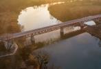 Krapkowice: Most kolejowy stał się drogowym
