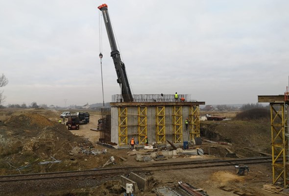 Postępuje budowa wiaduktu na DK-78 Kije – Chmielnik