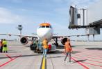 Niemcy: Bilety lotnicze muszą być droższe, lepiej wspierać kolej