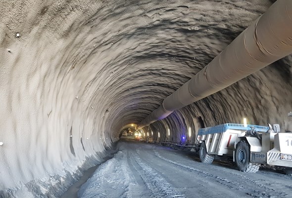 Dolny Śląsk. Tunel w ciągu S3 za półmetkiem