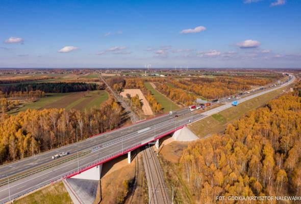 A1 Tuszyn – Piotrków. Trzema pasami w stronę Łodzi, dwoma do Częstochowy 