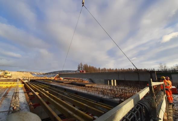 Montują belki na ostatnim wiadukcie S5 Nowe Marzy – Świecie