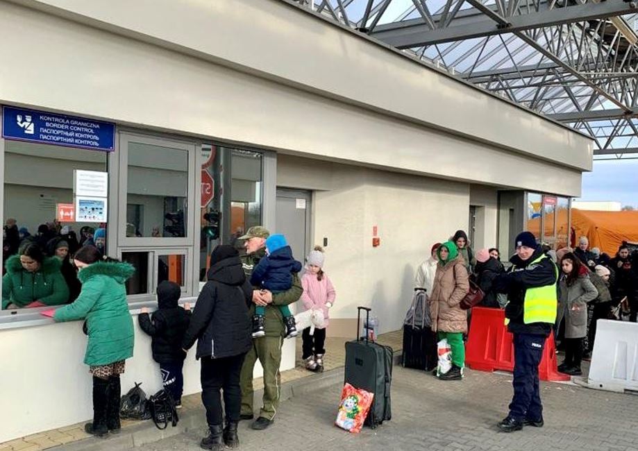 Granica. Blisko 100 tys. osób każdego dnia ucieka przed wojną 