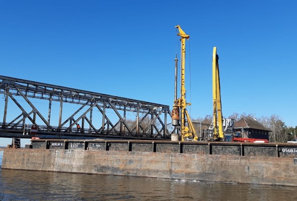 Widać postęp na budowie mostu kolejowego na Regalicy
