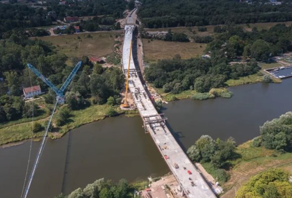 Wrocław. Nowy most połączył brzegi Odry