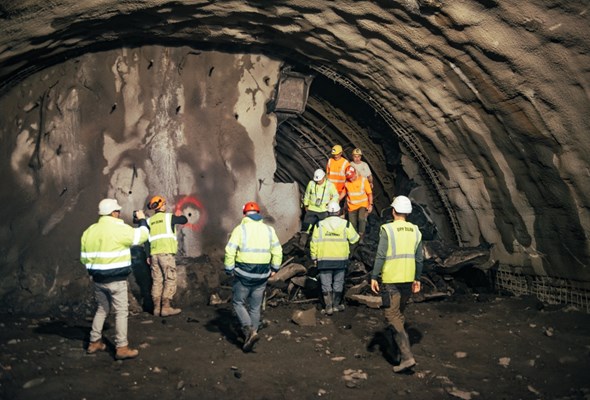 Ważny moment na budowie obejścia Węgierskiej Górki. Tunel przebity