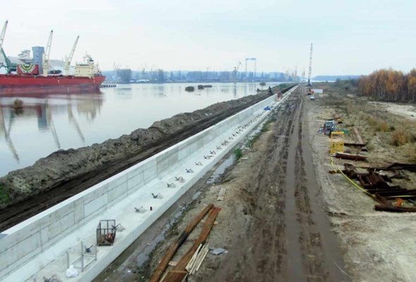 Rozbudowa portu w Szczecinie za półmetkiem