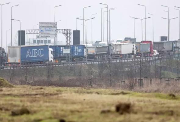 Gdańsk. Ciężarówki czekające na załadunek węgla nie będą blokować dróg  