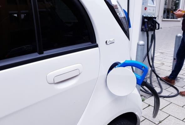 Budimex kupuje stacje ładowania od Enei