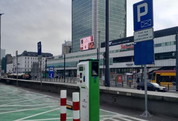 Nowa stacja ładowania samochodów elektrycznych w Warszawie