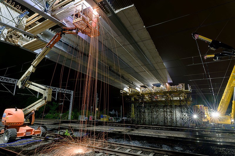 Warszawa. Konstrukcja wiaduktu na Chełmżyńskiej gotowa