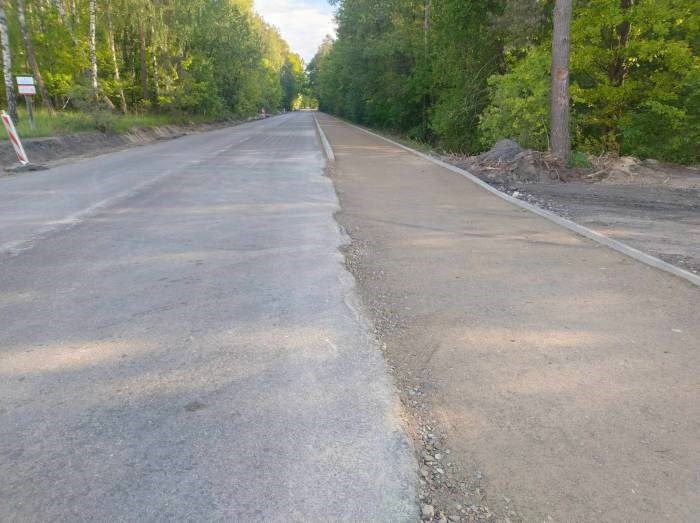 Lubelskie. Trwa przebudowa drogi w kierunku znanego jeziora. Prace na finiszu