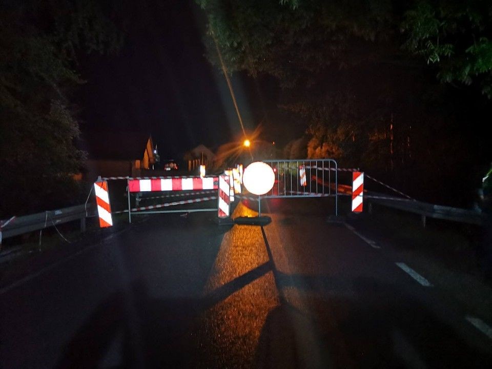 Małopolskie. Droga uszkodzona po ulewach