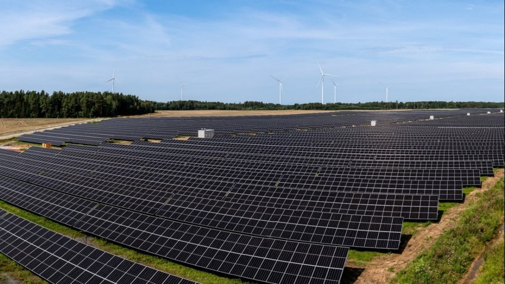 Czysta energia zasili rafinerię Orlenu. W Możejkach powstaje elektrownia słoneczna