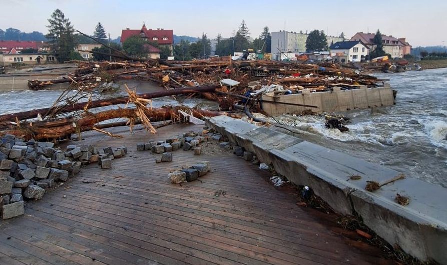 Mija rok od powodzi. Ponad 1 mld zł na odbudowę infrastruktury