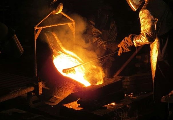 UE obniży kwoty importowe stali i podniesie cła do 50%