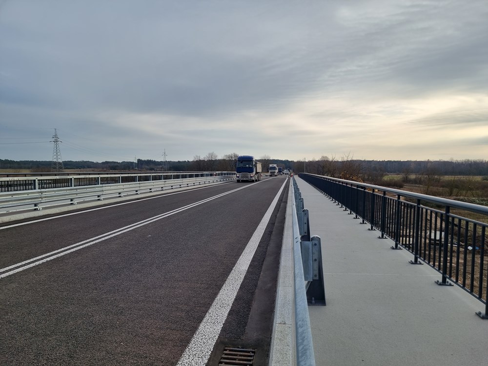 Kierowcy pojechali nowym mostem przez Narew