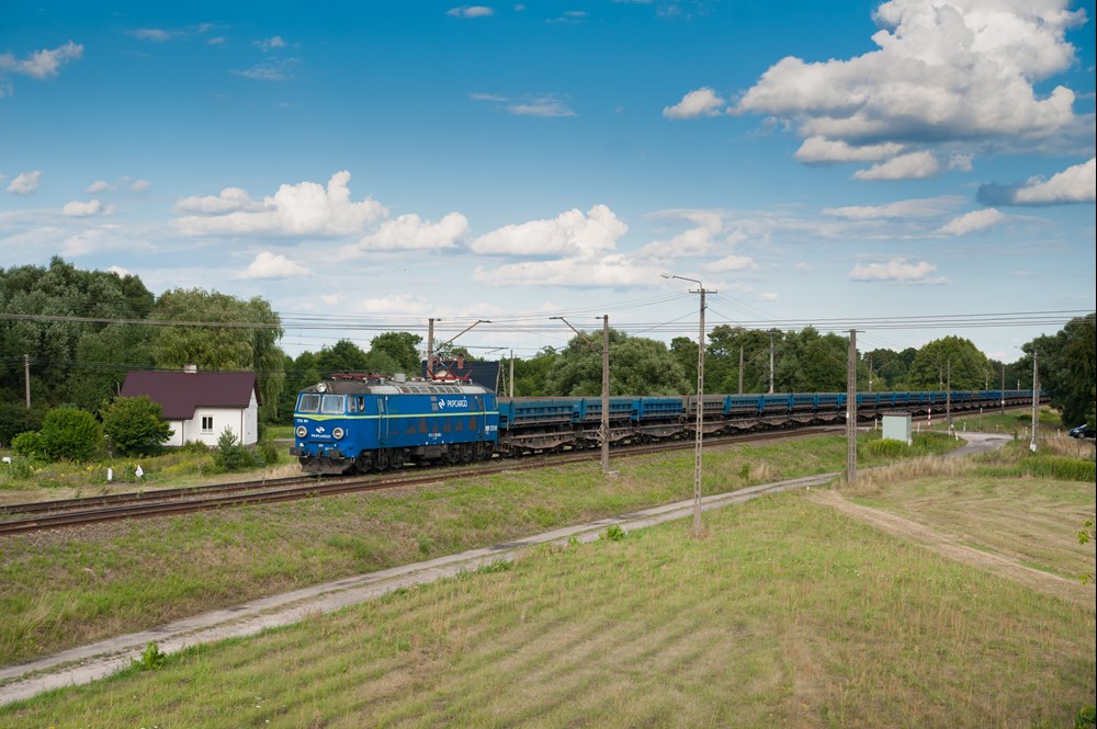 Kolejowy transport towarów przegrywa z przewozami drogowymi. Potrzebne zmiany