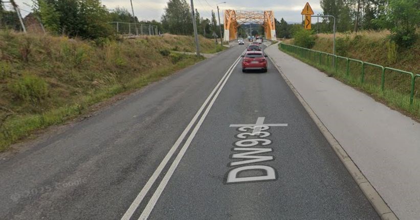 Śląskie. Niebezpieczne uszkodzenie na drodze wojewódzkiej