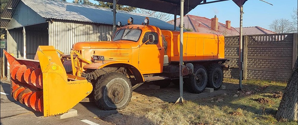 Pięćdziesięcioletni Ził trafił do muzeum - izby pamięci
