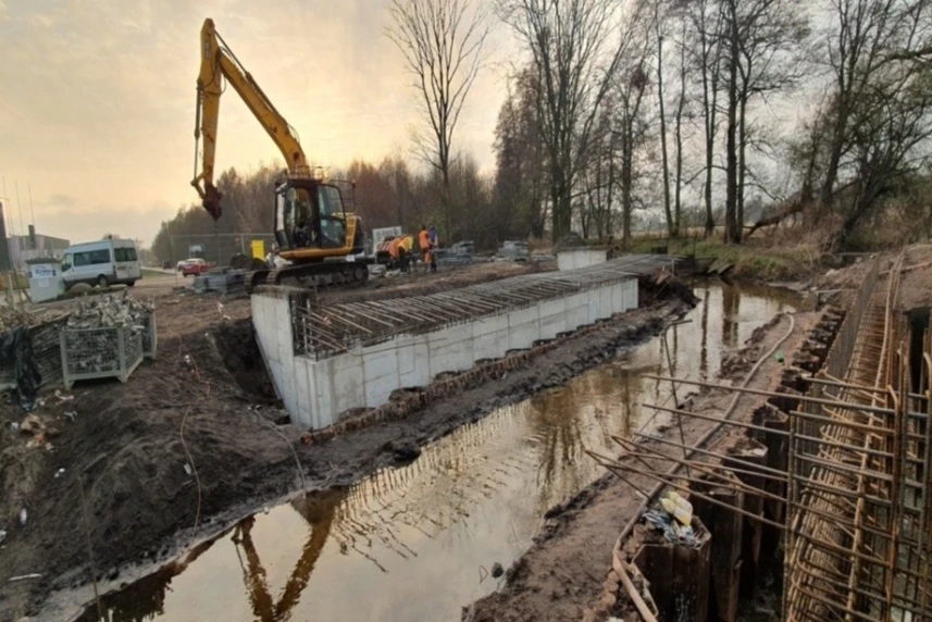 Wydłuża się budowa mostu w Szczecinie