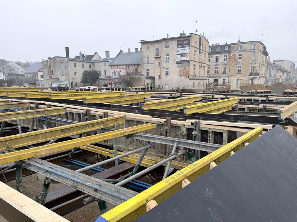 Budowa mostu w Głuchołazach postępuje mimo zimy