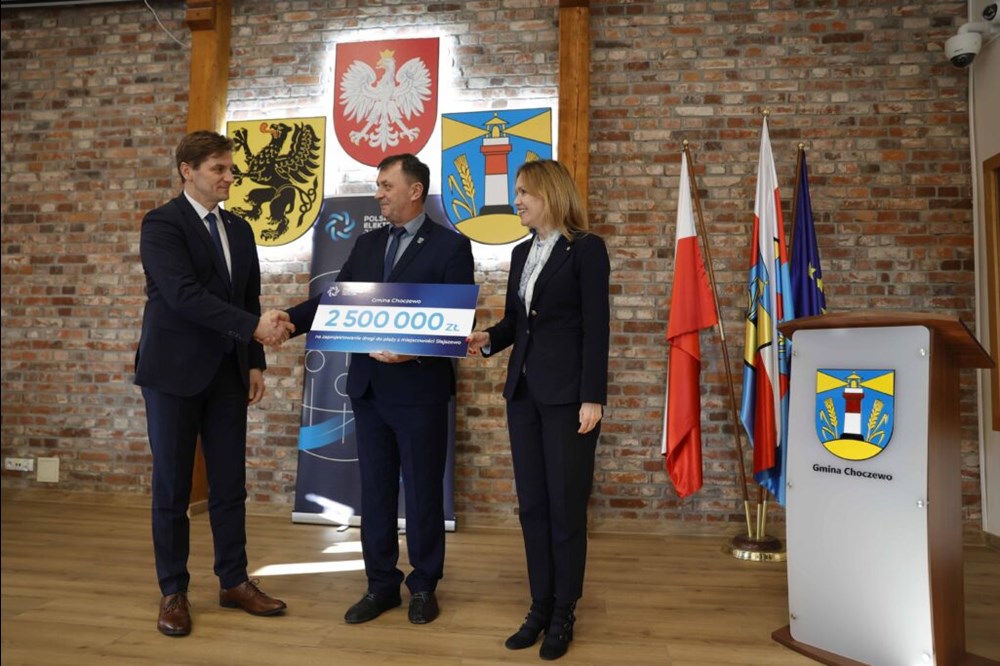 Choczewo z pieniędzmi na projekt nowej drogi. Obecna tylko dla elektrowni