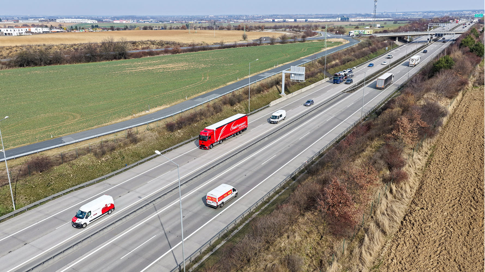 Ogromny wzrost natężenia ruchu na autostradzie pod Pragą
