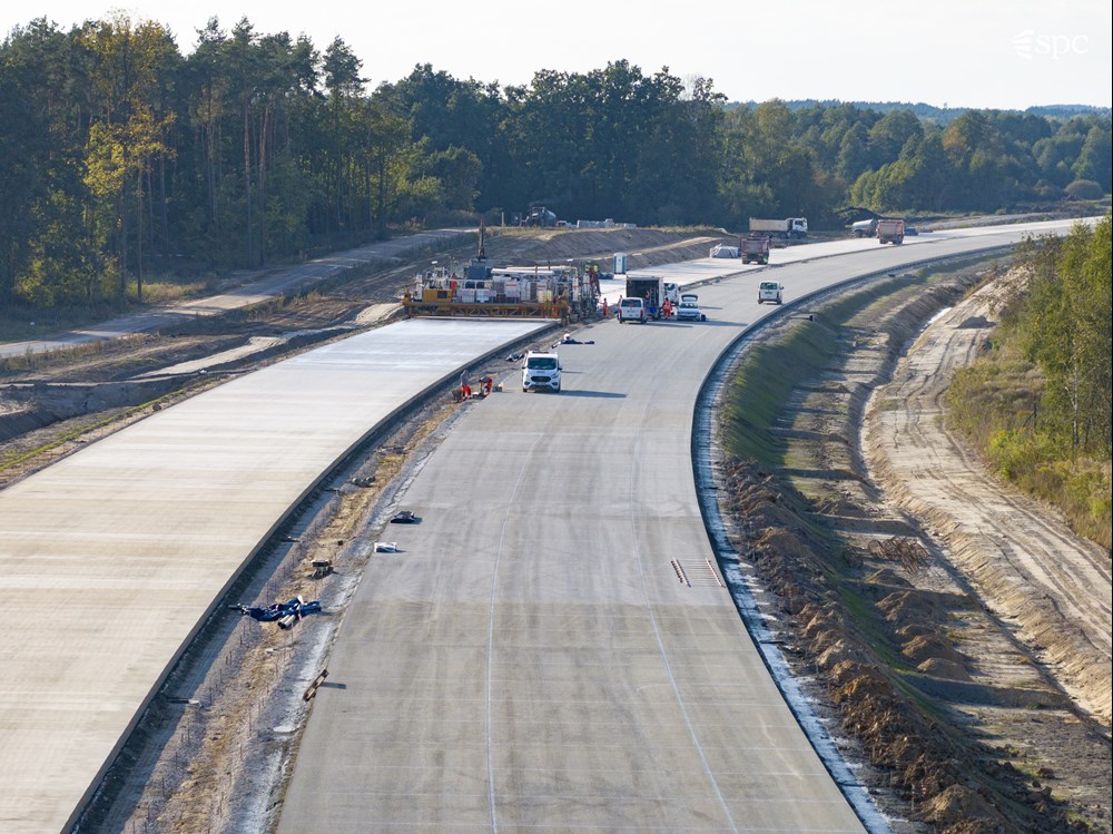 Tak się zmieniają drogi betonowe. Technologia z niższą emisją CO2 nie tylko na autostradzie