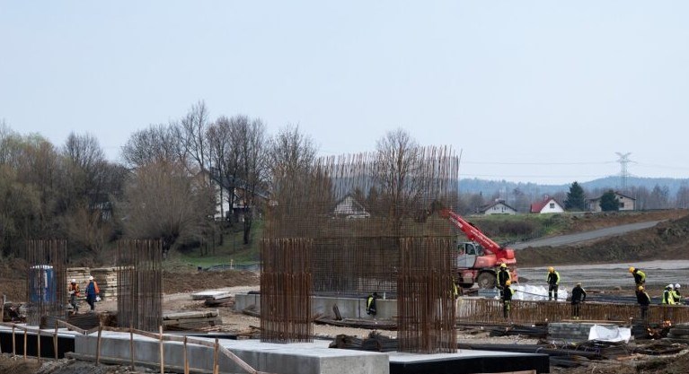 Akcjonariusz pyta o skutki zerwanych umów Mostostalu Warszawa