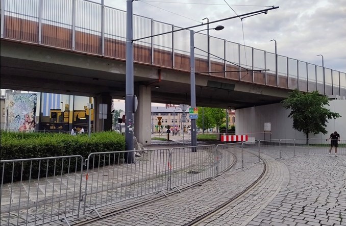 Estakada w Chorzowie musi być rozebrana, ale ruch jest możliwy