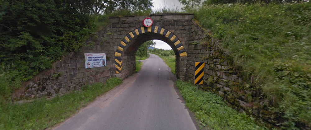 Dolnośląskie. Obniżą drogę pod wiaduktem kolejowym w Raszowie?