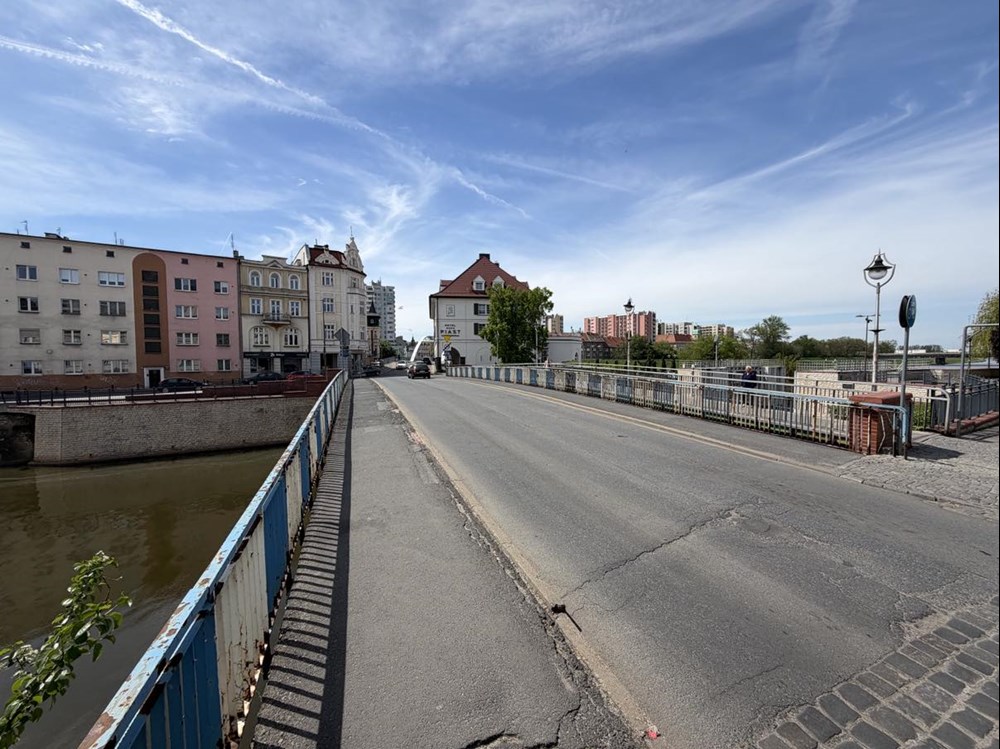 Trzech chętnych na dokumentację zabytkowego mostu w Opolu