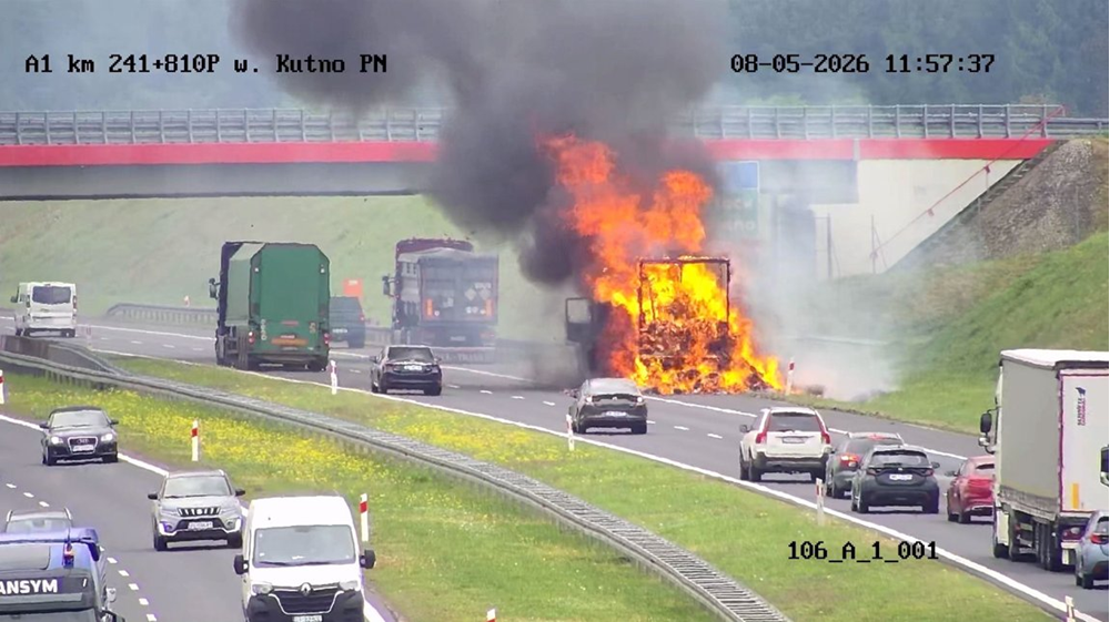Pożar na A1. Droga zablokowana w obu kierunkach