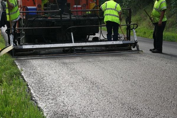 Ceny asfaltu uderzają w małe firmy. Branża apeluje o wytyczne dla zamawiających