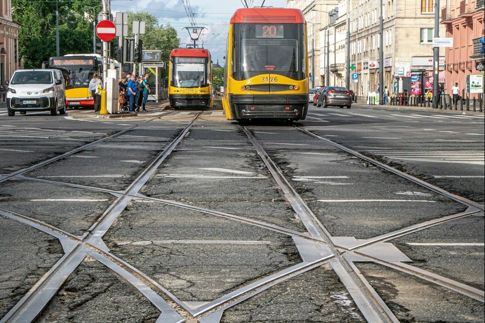 Warszawa. Ruszyły wakacyjne remonty torowisk tramwajowych
