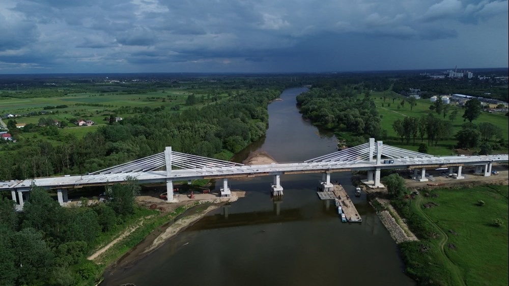 Postępuje budowa najdłuższego mostu na Podkarpaciu