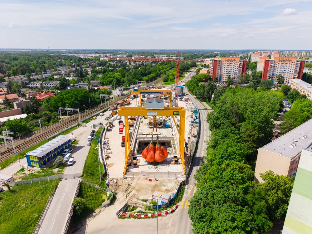Spektakularne próby obciążeniowe na budowie tunelu dalekobieżnego w Łodzi