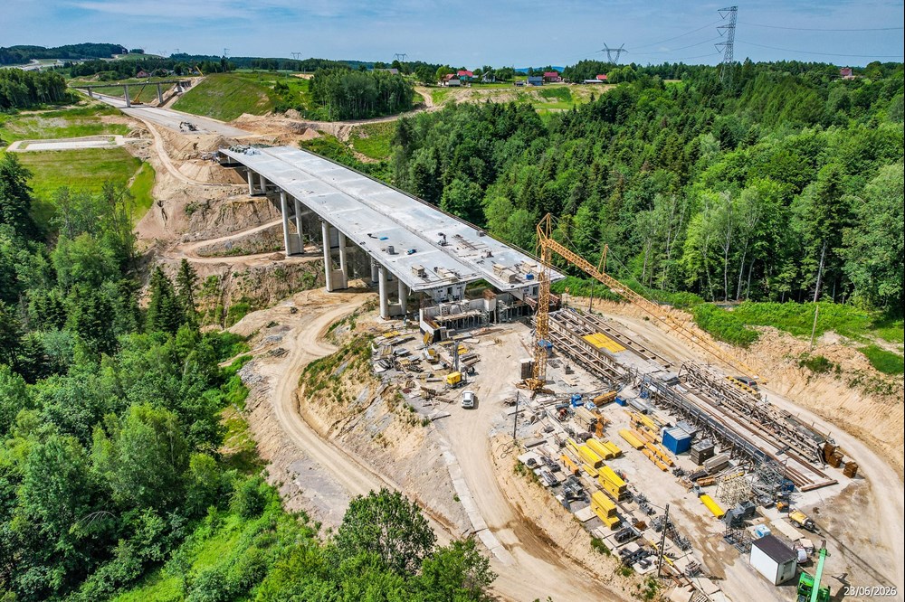 S19 Babica – Jawornik. Konstrukcja 200-metrowej estakady już na miejscu