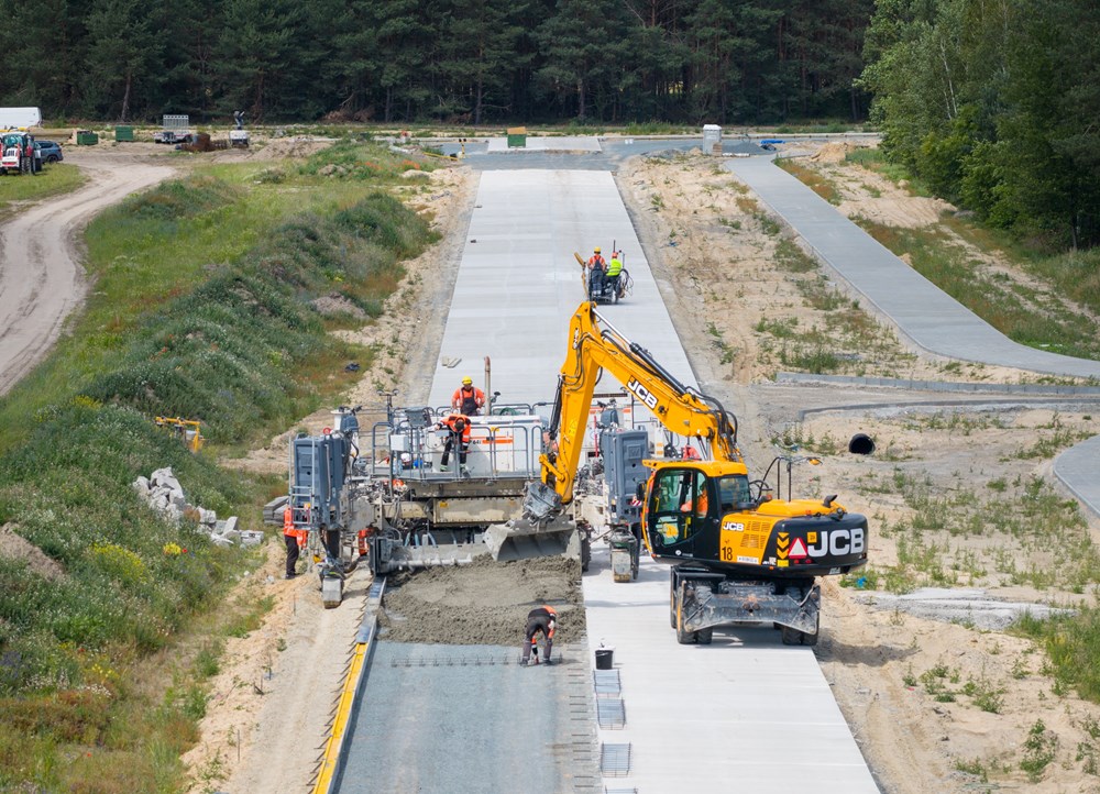 Autostradowa technologia na drodze samorządowej w Ożarowie