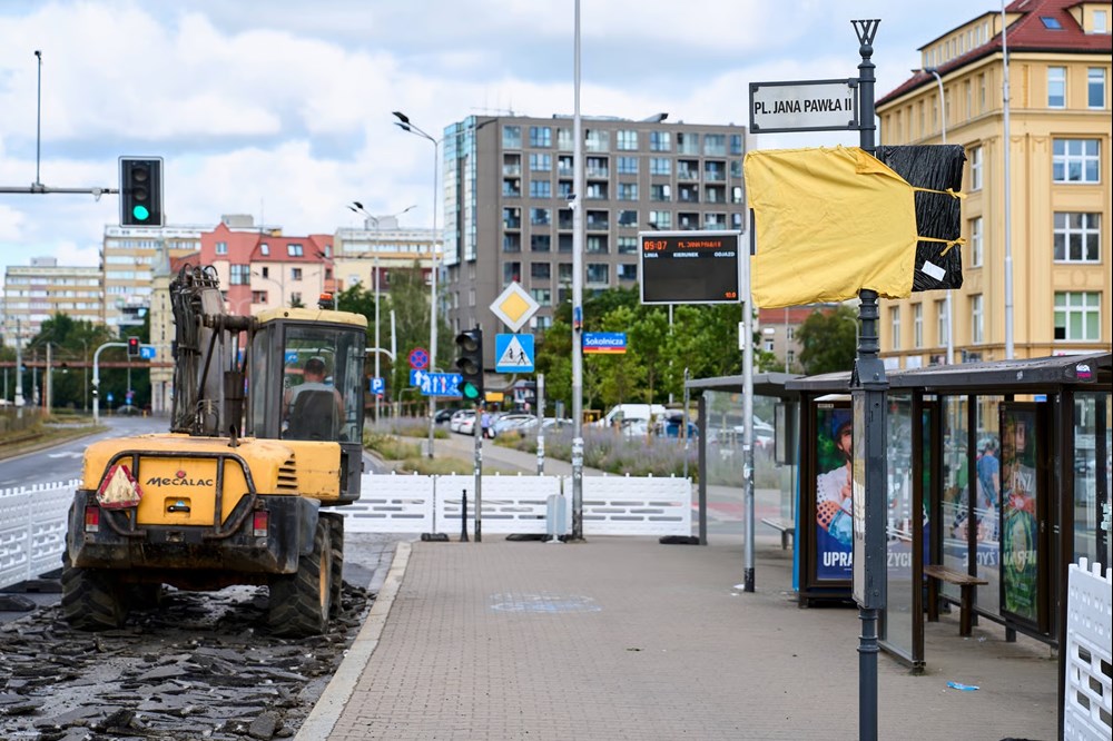 Wrocław. Rozpoczął się remont przystanku na węźle przy Placu Jana Pawła II [zdjęcia]