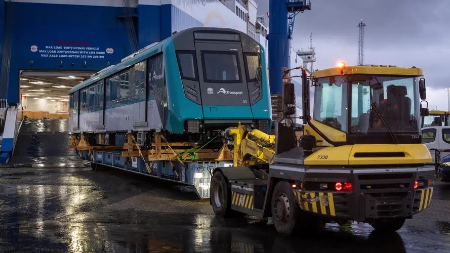 Pierwsze zautomatyzowane pociągi metra docierają do Sydney