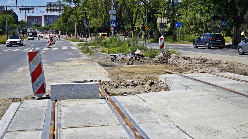 Łódź. Budowa trasy tramwajowej na Broniewskiego. Jak przebiegają prace? [zdjęcia]